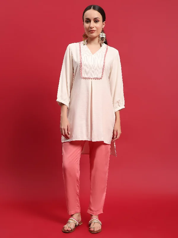 Women Liva Rayon Cream Solid Kurta With Trouser